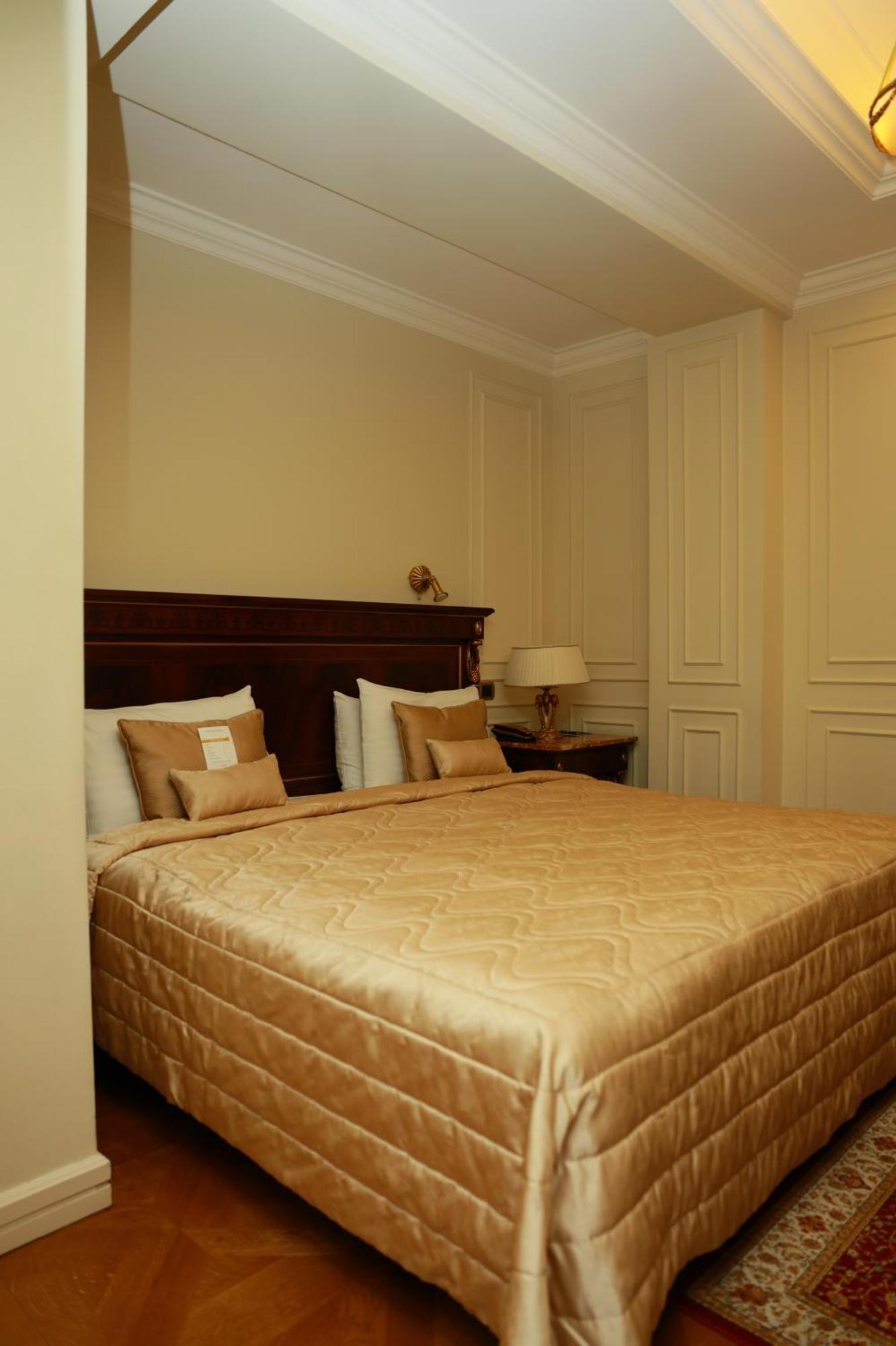 Golden Palace Hotel Erivan Exterior foto