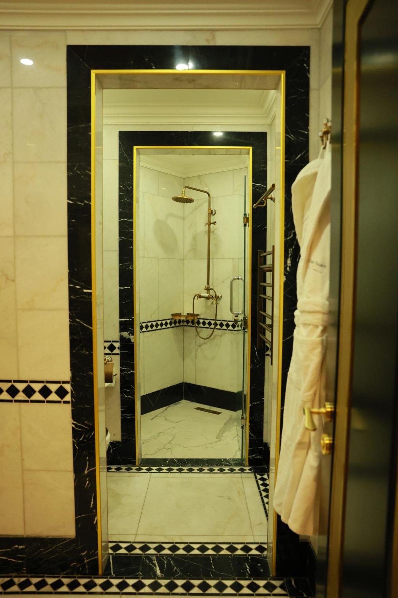 Golden Palace Hotel Erivan Exterior foto